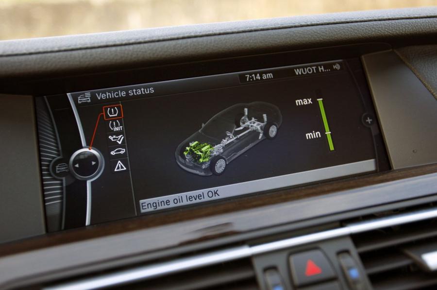  BMW 740Li 2011 года  (фото 24 из 48)